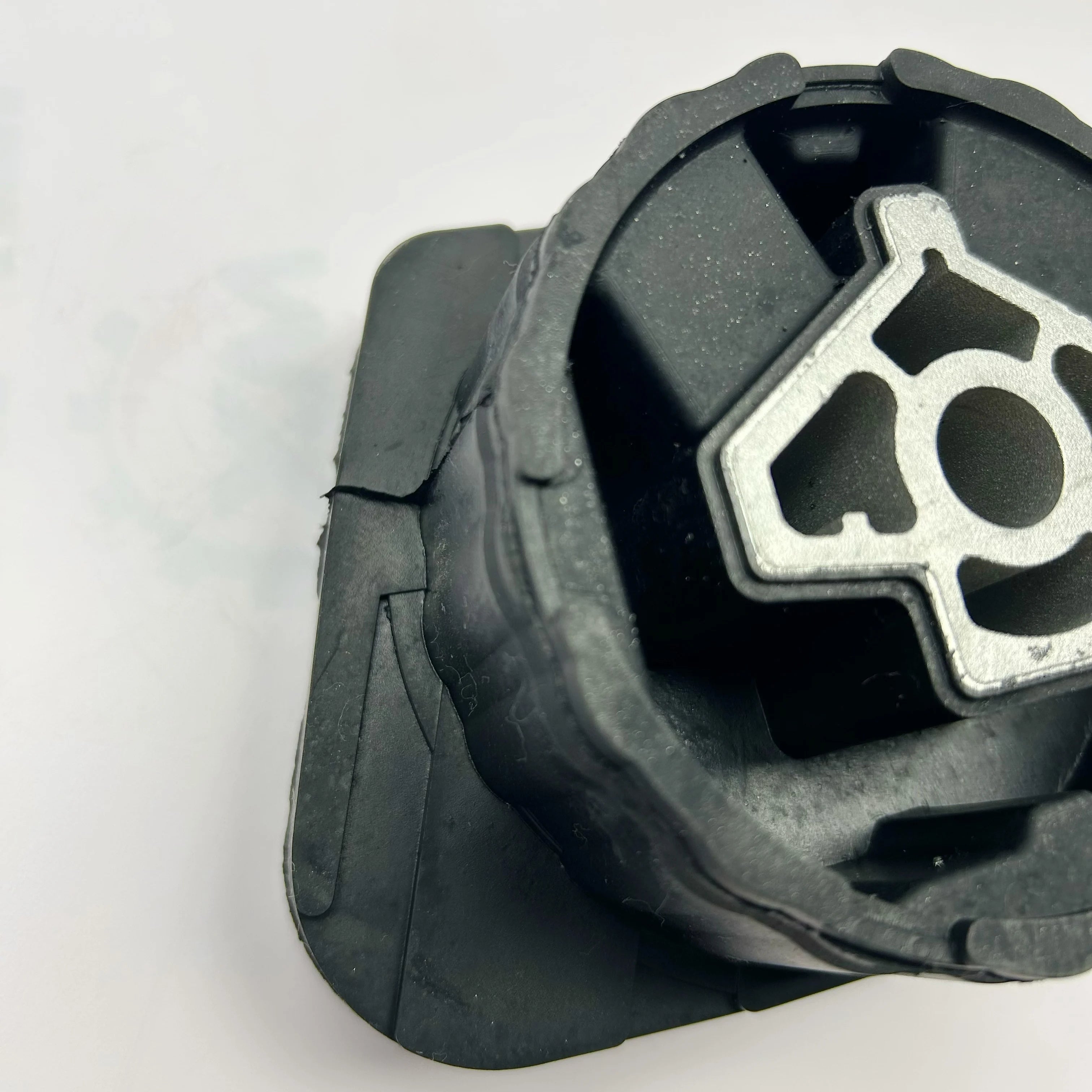 OE 22316850468 22326777390 for BMW X3 F25 F26 Transfer Case Mount